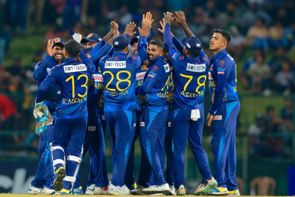 Copy-of-Wanindu-celebrates-with-team_VAK_7476-1080x675