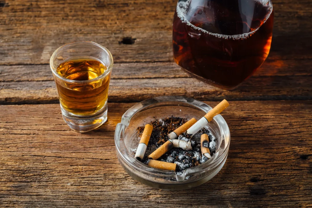 glass-whiskey-glass-alcohol-with-cigarette-it